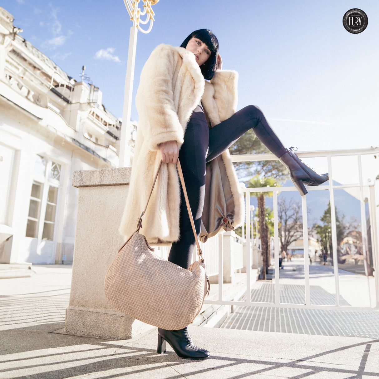 Borsa Iris Maxi in pelle intrecciata