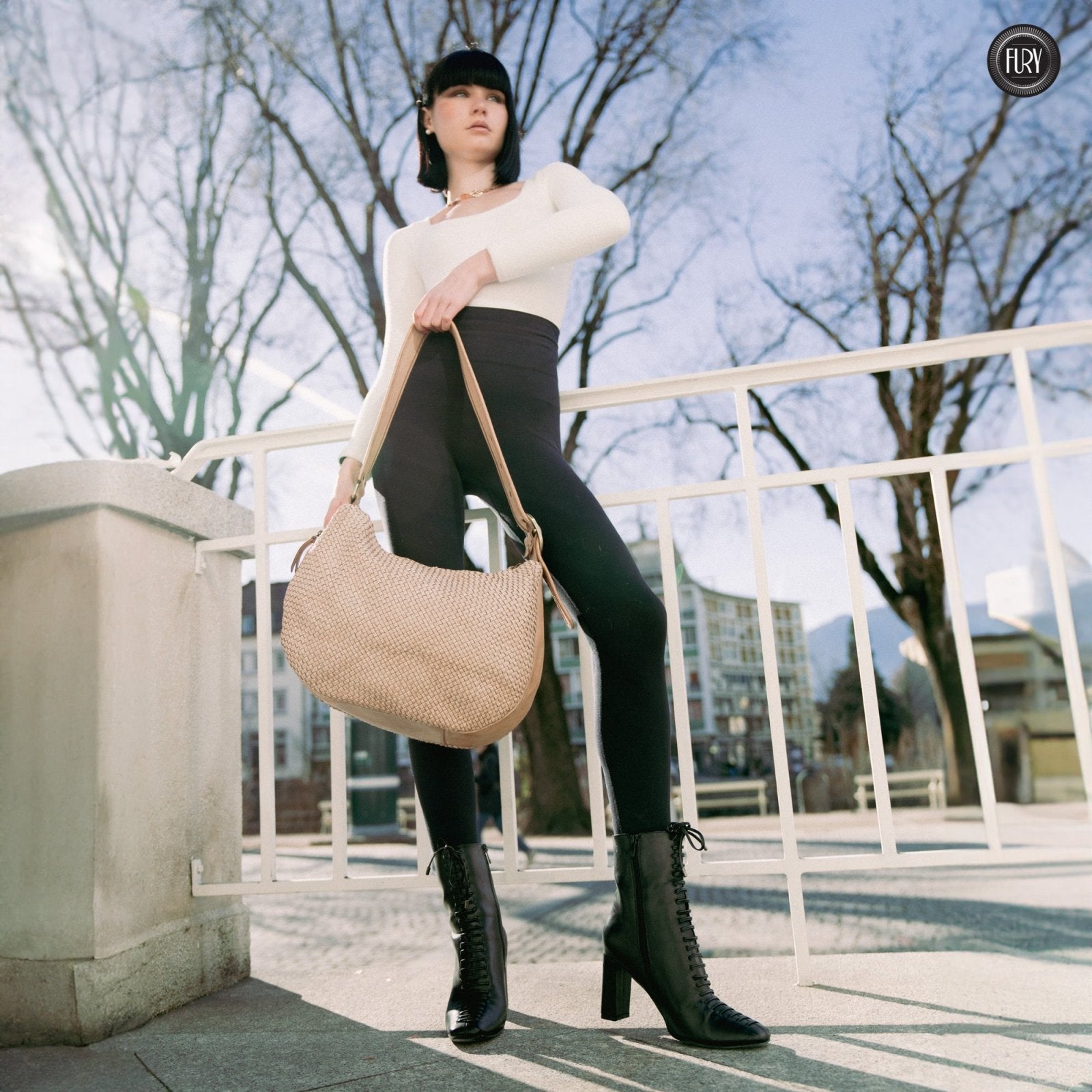 Borsa Iris Maxi in pelle intrecciata - Fury