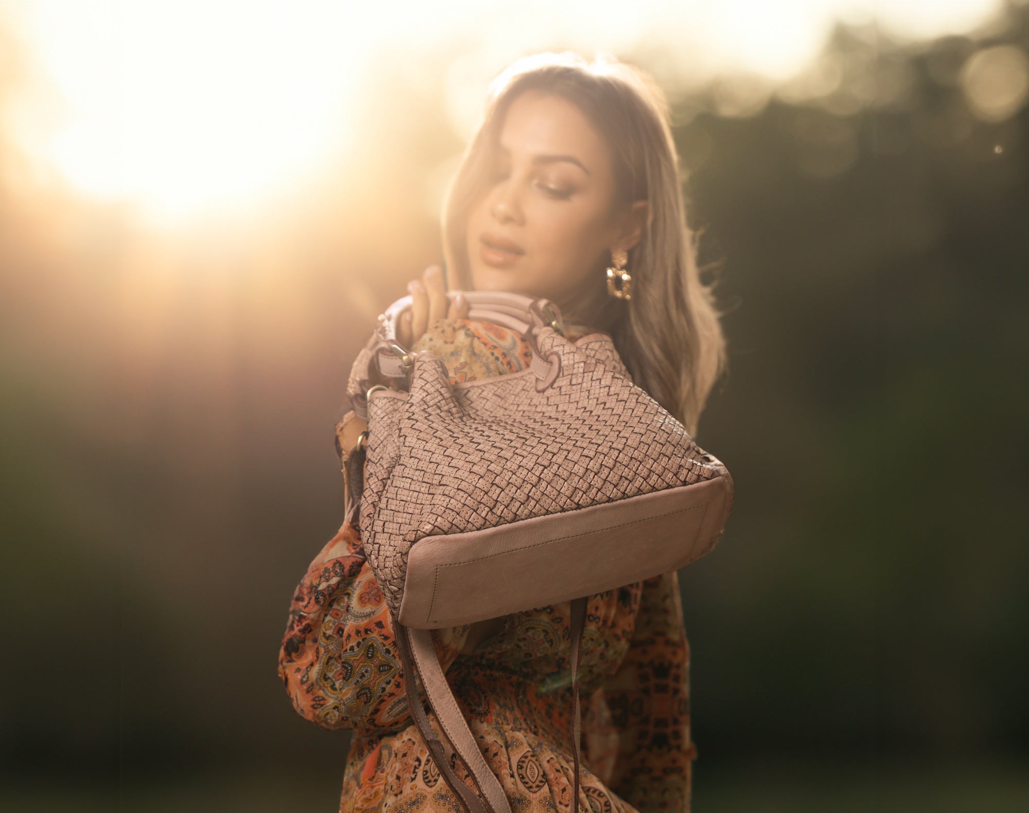 Guida alla Scelta del Colore della Borsa: Armonia, Occasione e Stagionalità - Consigli per Completare il Tuo Look con Stile - Fury 