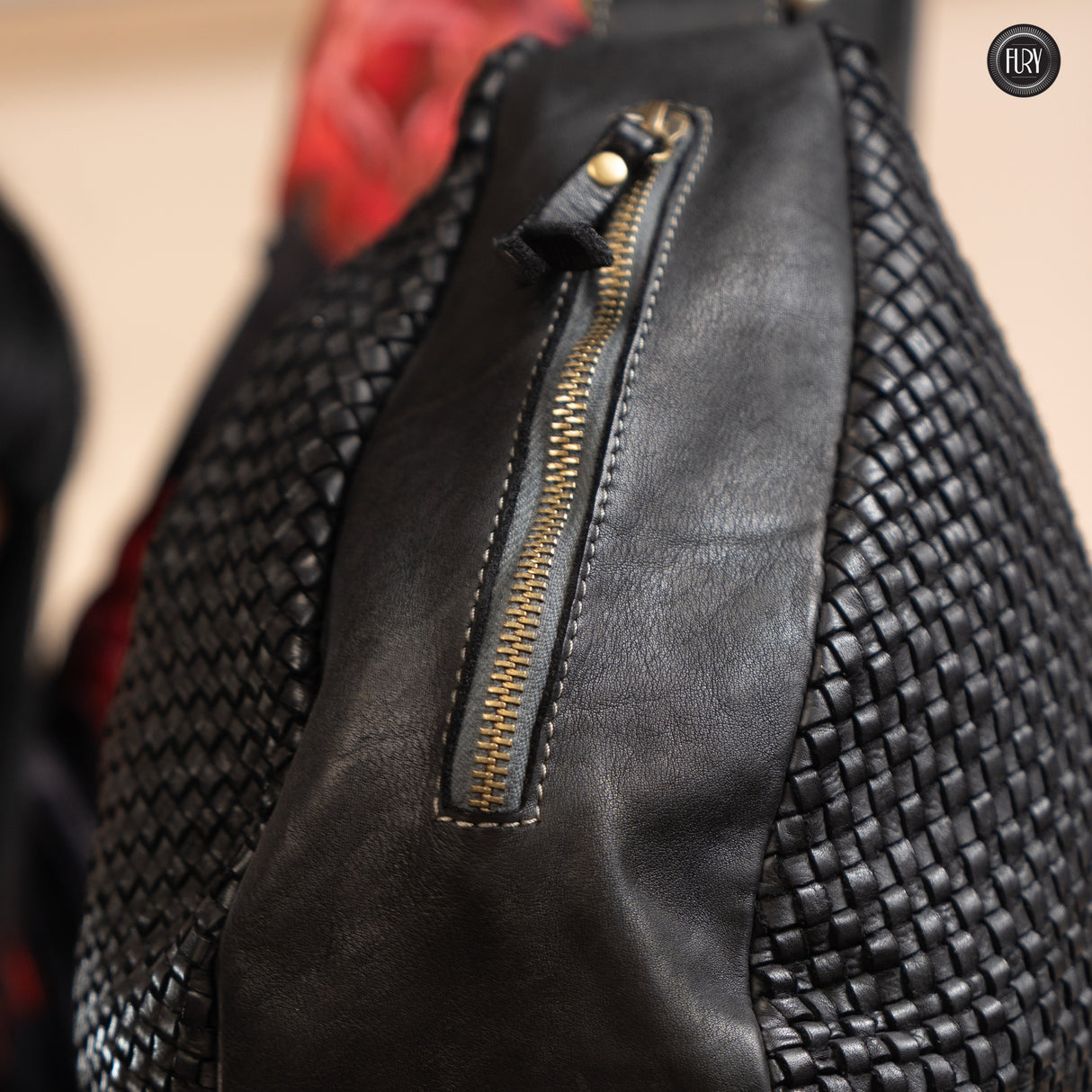 Borsa Iris Maxi in pelle intrecciata