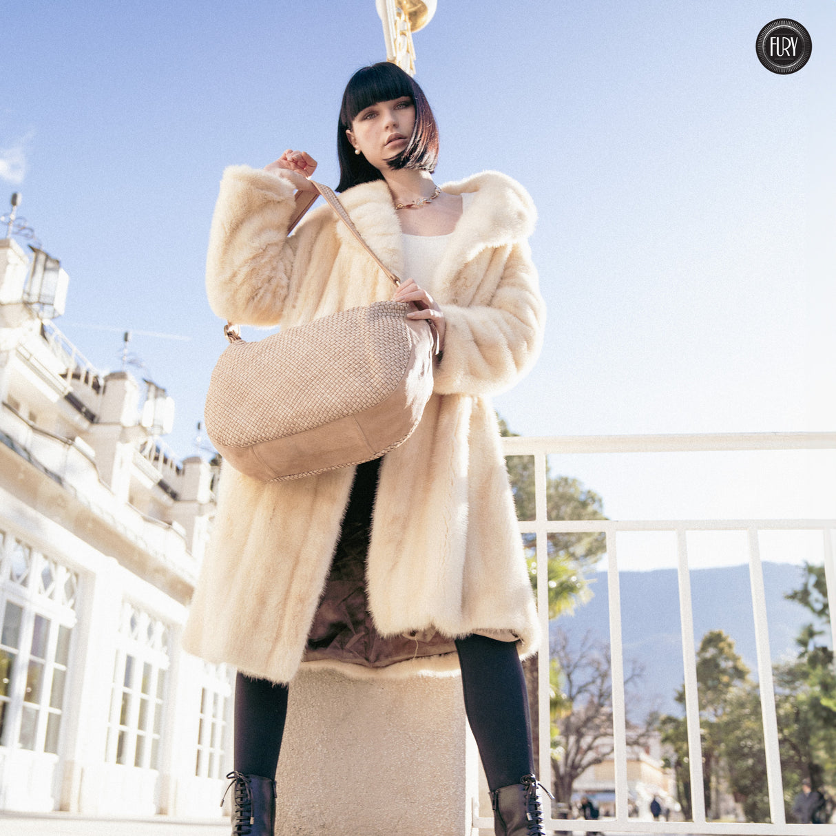 Borsa Iris Maxi in pelle intrecciata