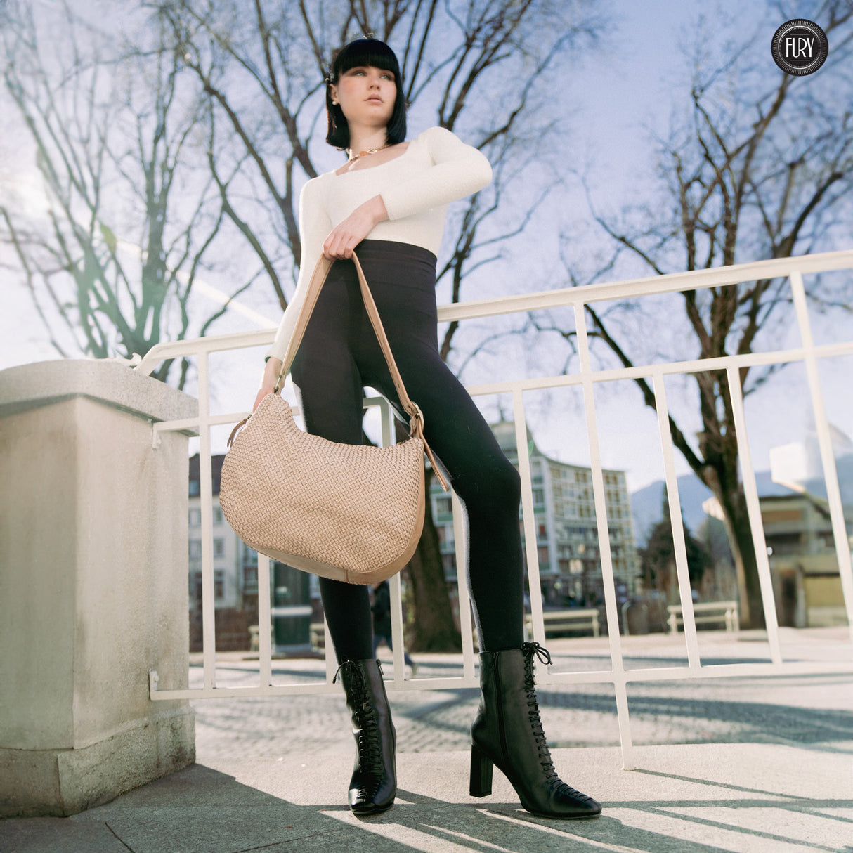 Borsa Iris Maxi in pelle intrecciata